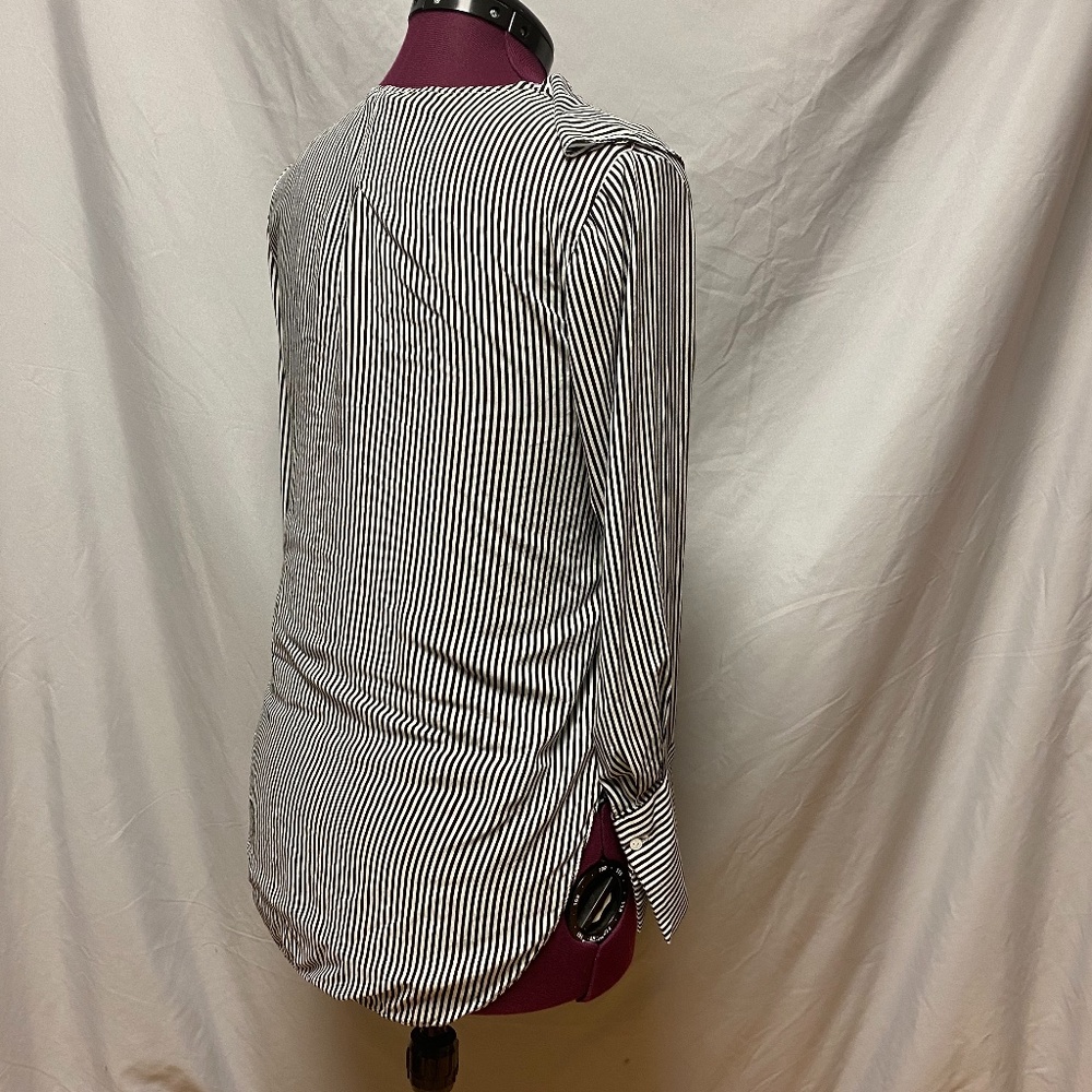Zara Basic button down ruffle front blouse - Picture 3 of 6